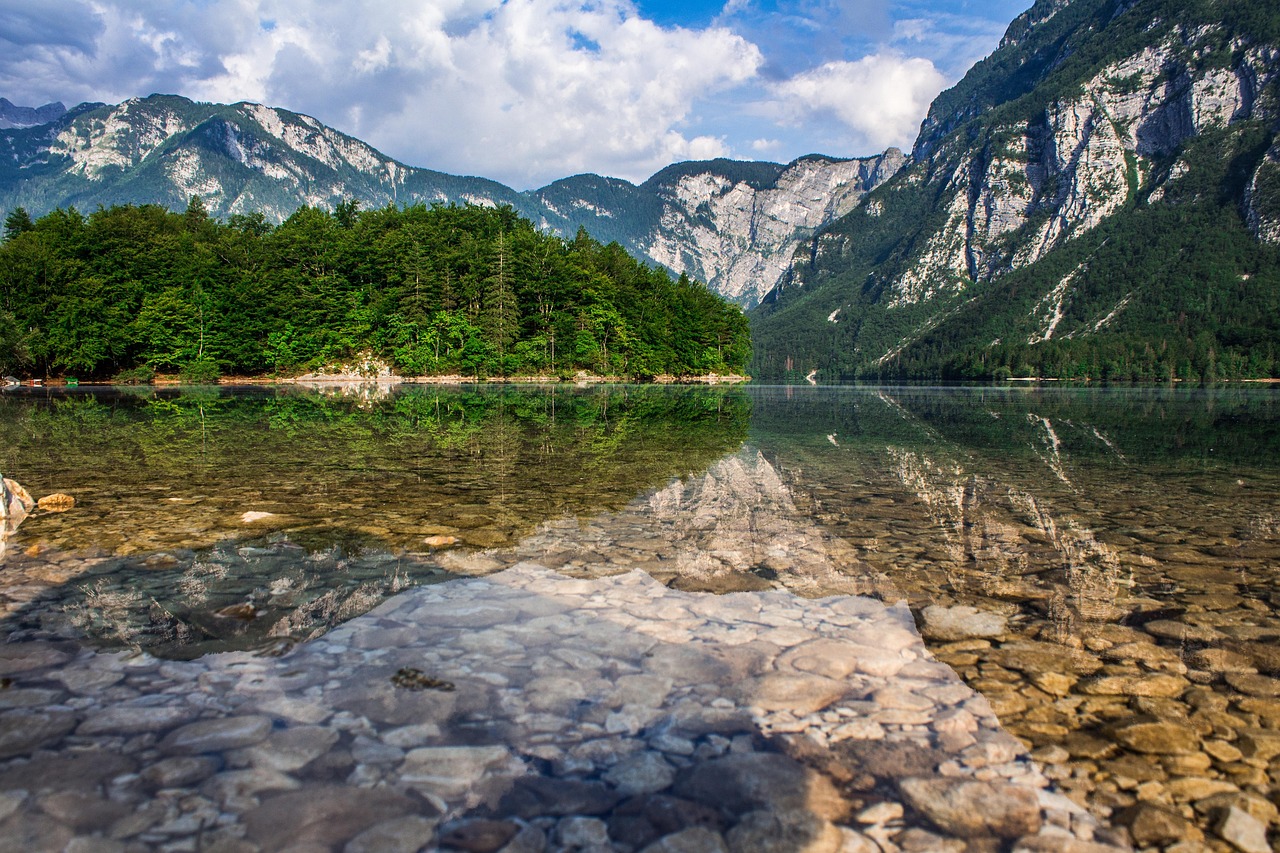 Slovenia / Lacul Bohinj - Lago di Bohinj | Secret World Trip Planner