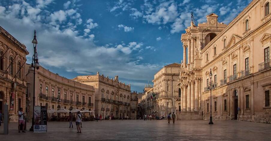 Syracuse i njegov dnevni boravak: Piazza Duomo - Siracusa | Secret World Trip Planner
