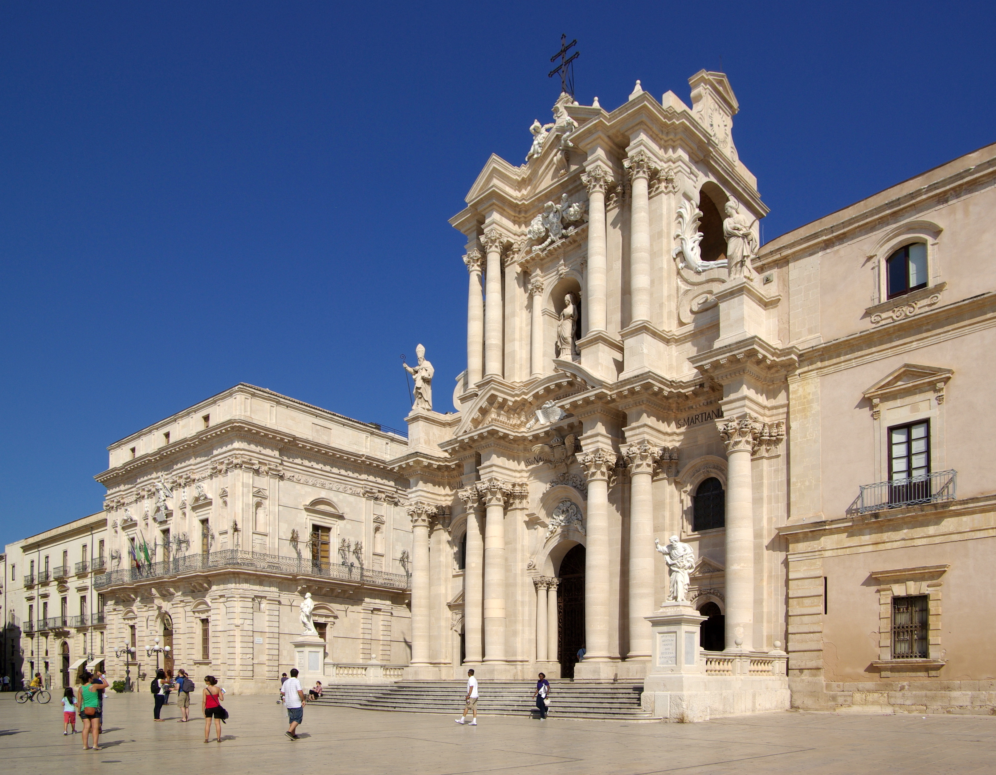 Syracuse i njegov dnevni boravak: Piazza Duomo - Siracusa | Secret World Trip Planner