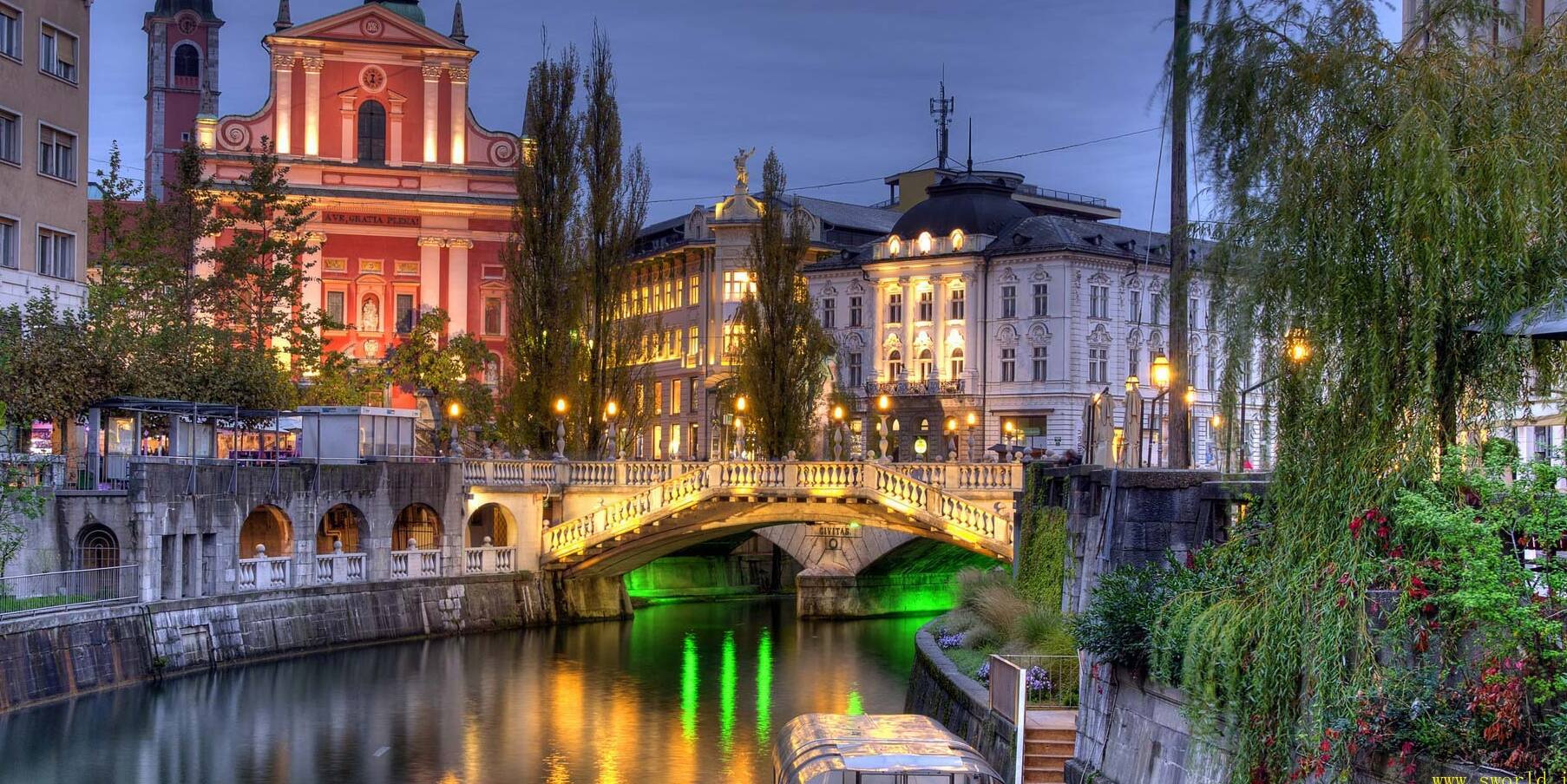 Ljubljana | Triple Bridge — Adamič-Lundrovo nabrežje 1