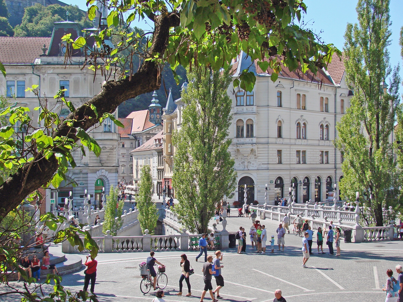 Ljubljana | Triple Bridge - Adamič-Lundrovo nabrežje 1 | Secret World Trip Planner