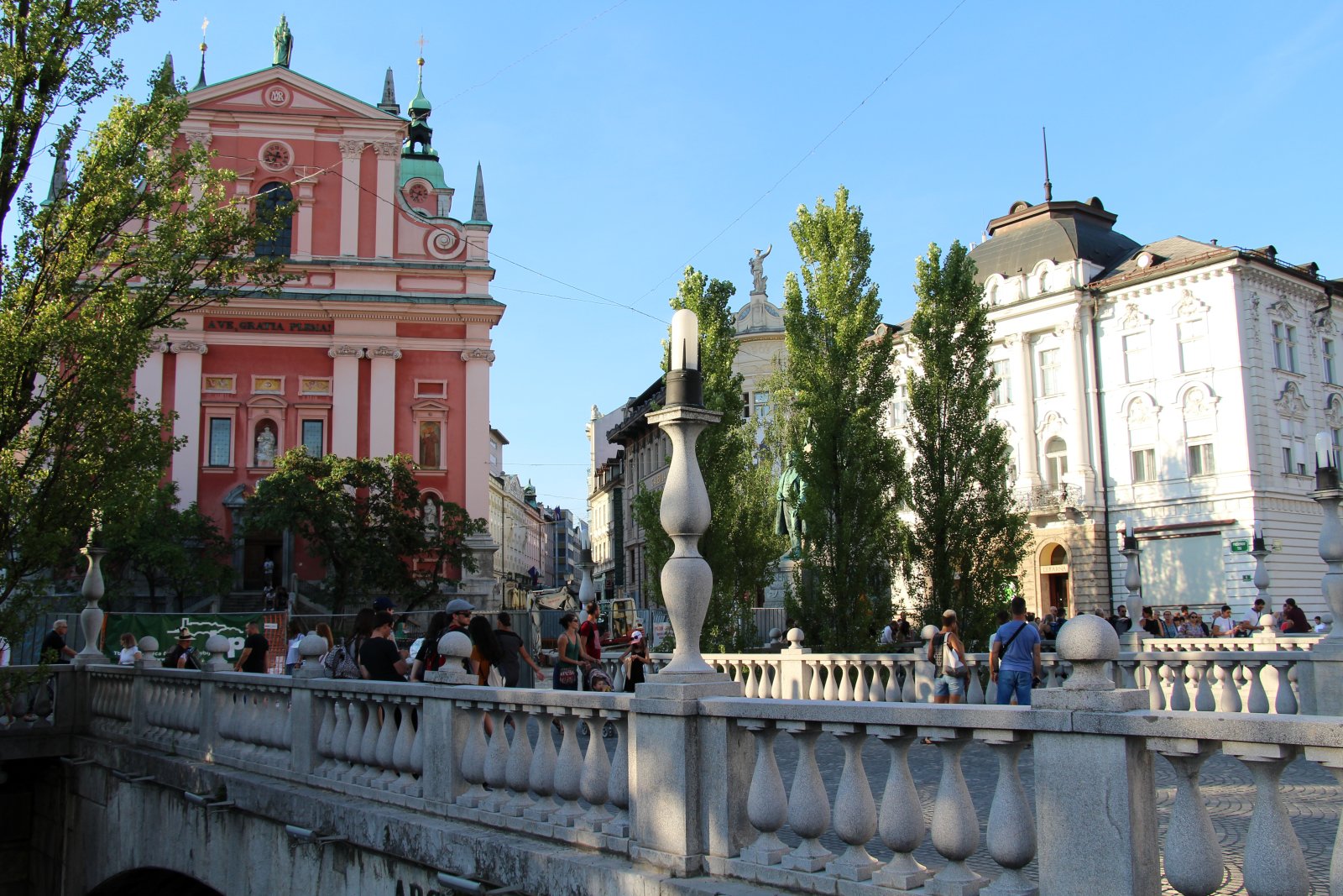 Ljubljana | Triple Bridge - Adamič-Lundrovo nabrežje 1 | Secret World Trip Planner