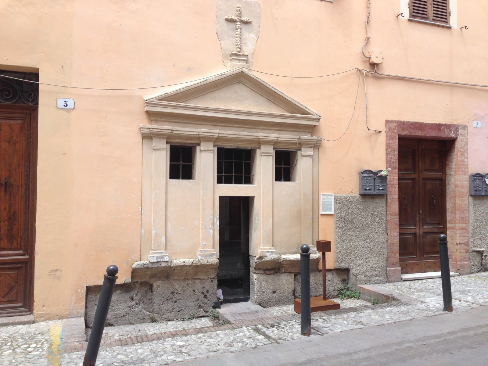Chiesa miracolosa della Madonna del Pozzo - Spoleto | Secret World Trip Planner