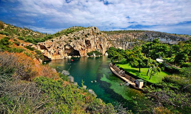Lago Vouliagmeni — Lake Vouliagmeni