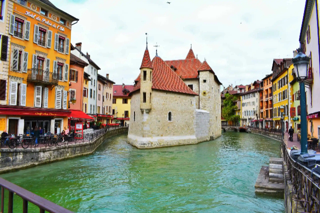 Lake Annecy, France - Lake Annecy | Secret World Trip Planner