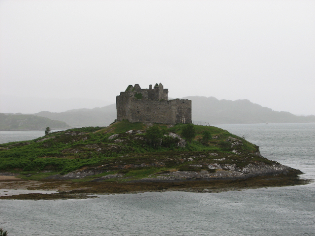 Castello di Tioram - Loch Moidart | Secret World Trip Planner