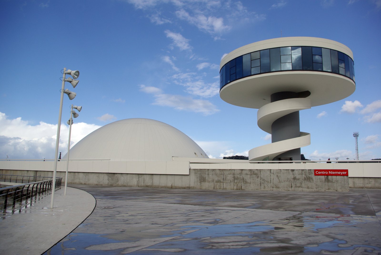 Centro Cultural Internacional Oscar Niemeyer - Avilés | Secret World Trip Planner
