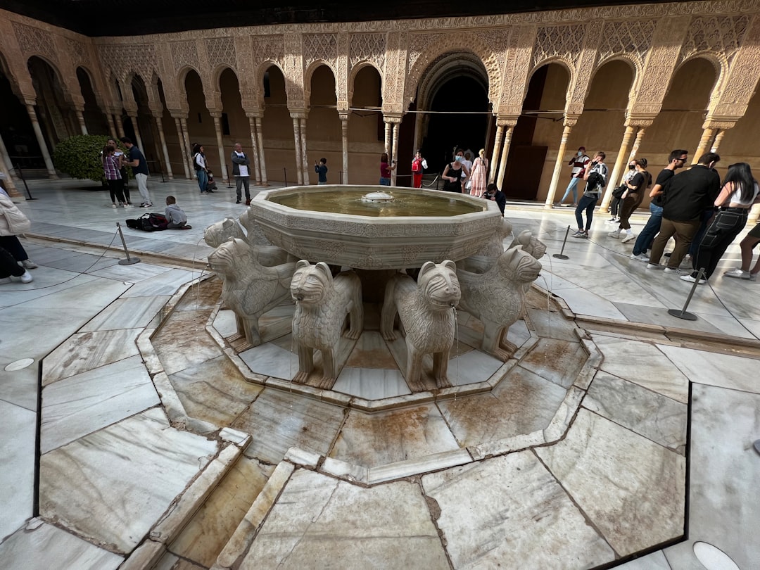 Fuente de los Leones - Granada | Secret World Trip Planner