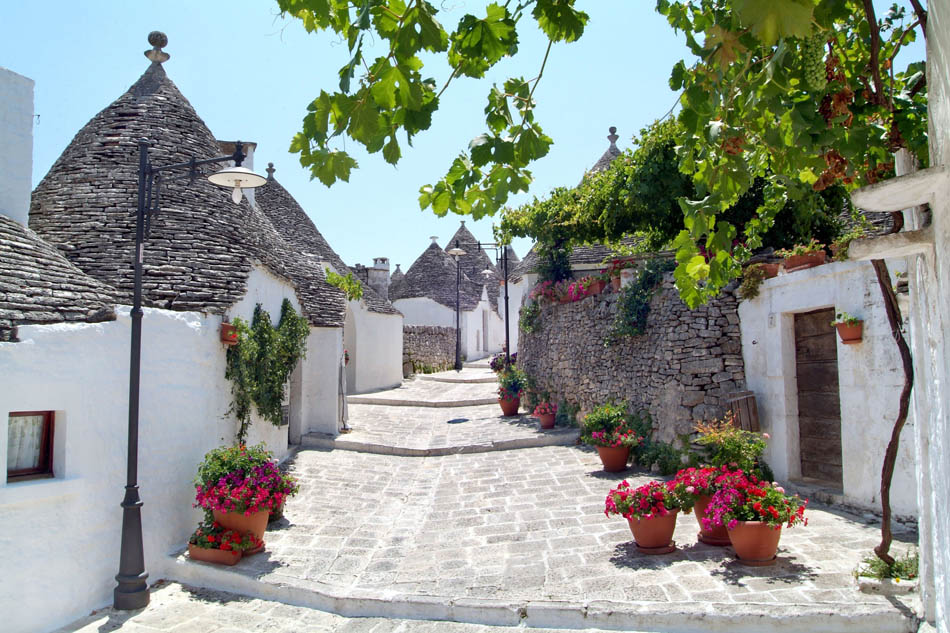 آلبروبلو و ترولی آن - Alberobello BA | Secret World Trip Planner