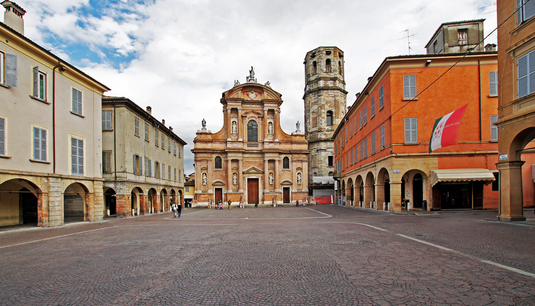 San Prospero Square - Reggio Emilia | Secret World Trip Planner