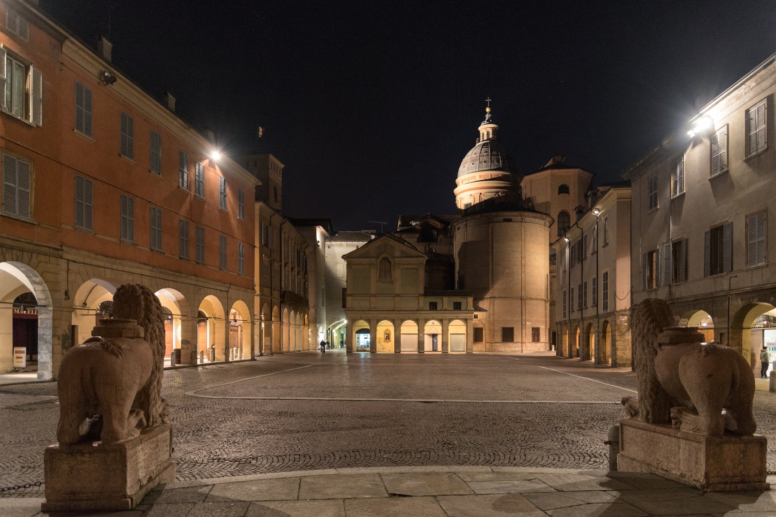 San Prospero Square - Reggio Emilia | Secret World Trip Planner