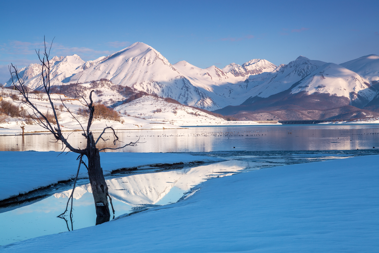 Lago de Campotosto - Lago di Campotosto | Secret World Trip Planner