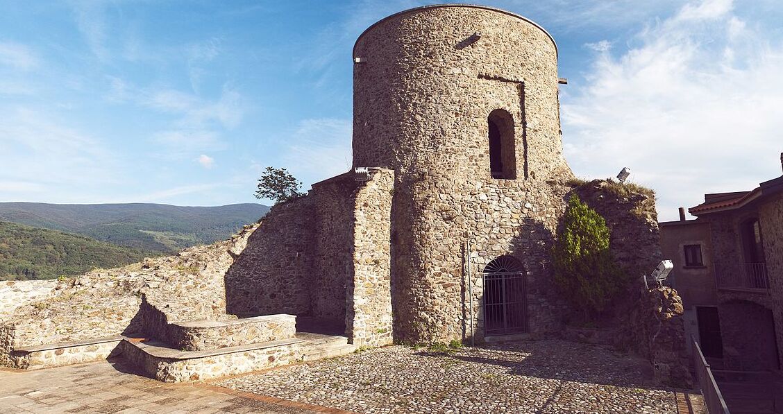 El castillo de los valdenses de la Guardia Piamontesa - Guardia Piemontese | Secret World Trip Planner