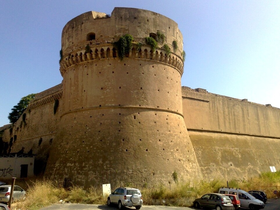 El Castillo de Crotone - Crotone | Secret World Trip Planner