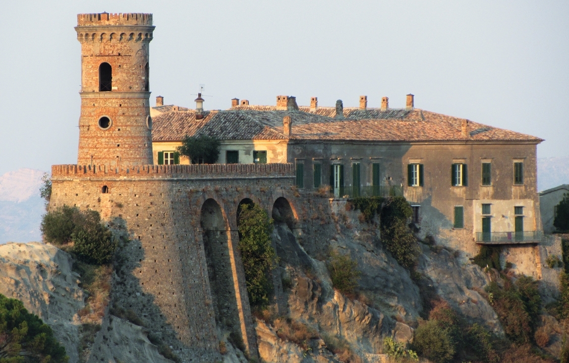 El Castillo de Barracco - Caccuri | Secret World Trip Planner