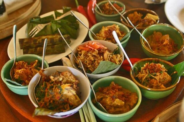 Bali y el arroz con pollo: Nasi Ayam y Nasi Campur — Bali