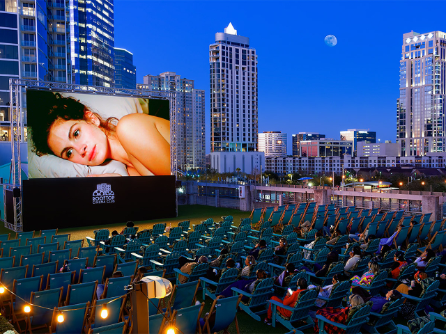 Filmes nas alturas com o Rooftop Cinema Club: Elevando a sua experiência cinematográfica - New York | Secret World Trip Planner