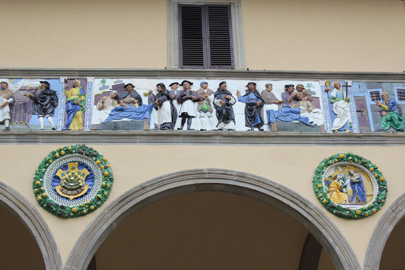 Robbiano frise af Ospedale Del Ceppo  - Pistoia | Secret World Trip Planner