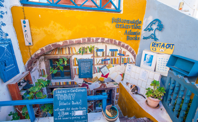 Atlantis Libros - Οία | Secret World Trip Planner