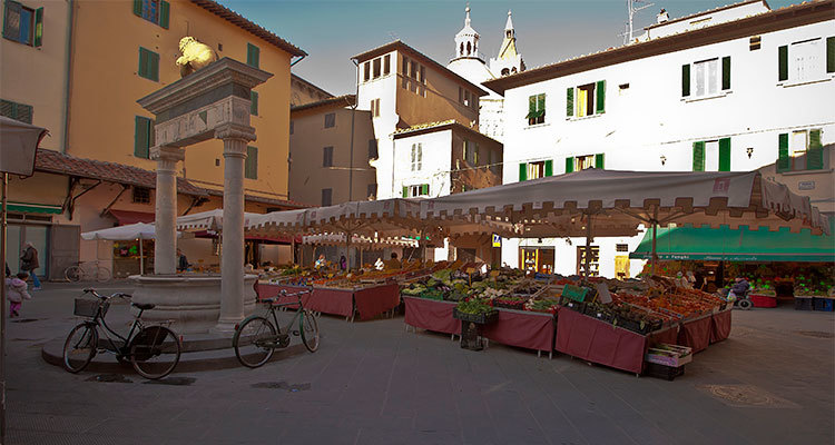 Soko La Mraba - Piazza del Mercato Centrale | Secret World Trip Planner