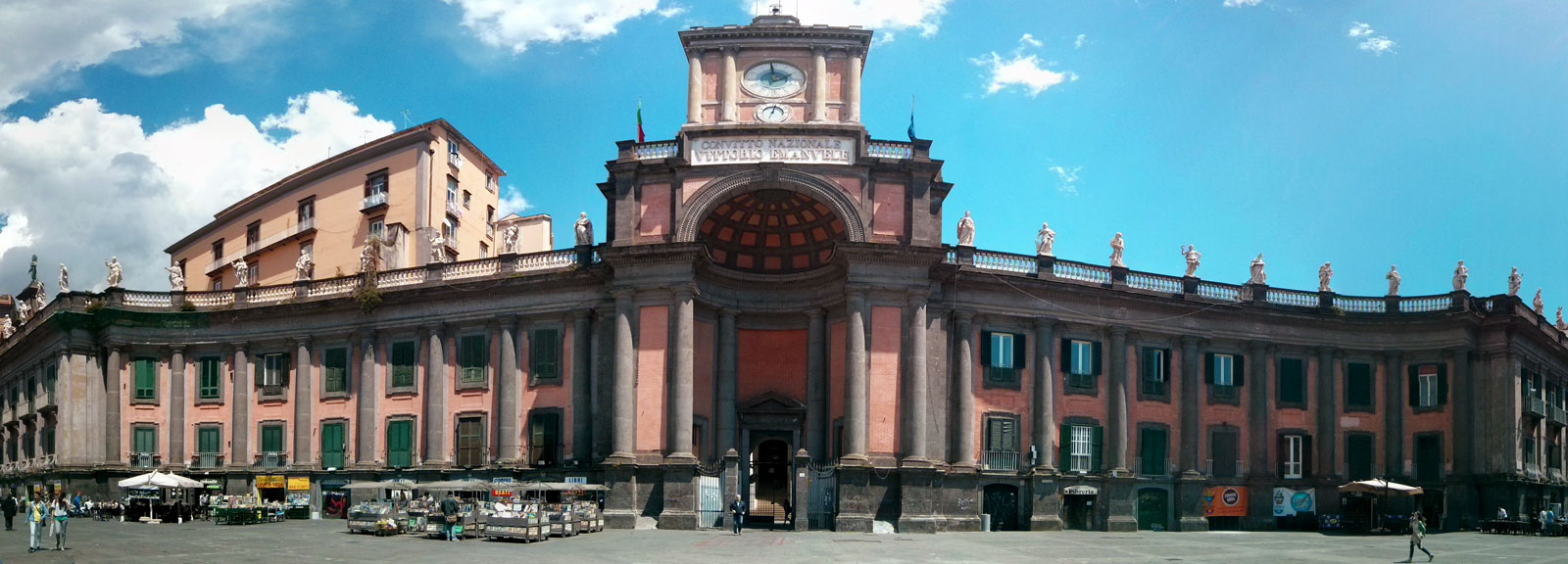 Saa adimu inayofuata mlinganyo wa wakati - Napoli | Secret World Trip Planner