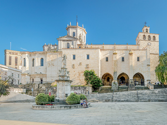 Кафедраи бонуи мо аз Успен Сантандер - Santander | Secret World Trip Planner