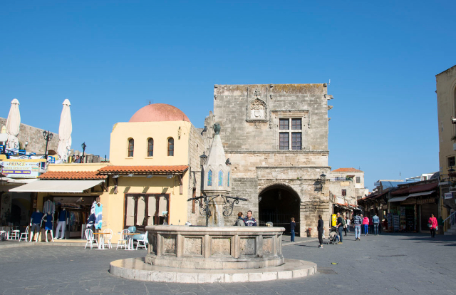 Hipokrāta laukums - Rodos | Secret World Trip Planner