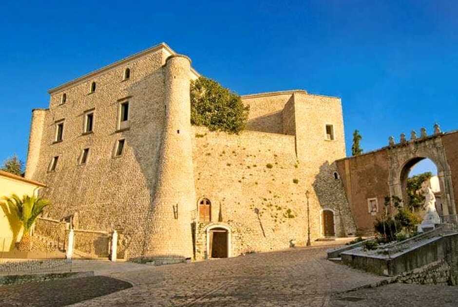 Hrad Montemiletto - Montemiletto | Secret World Trip Planner
