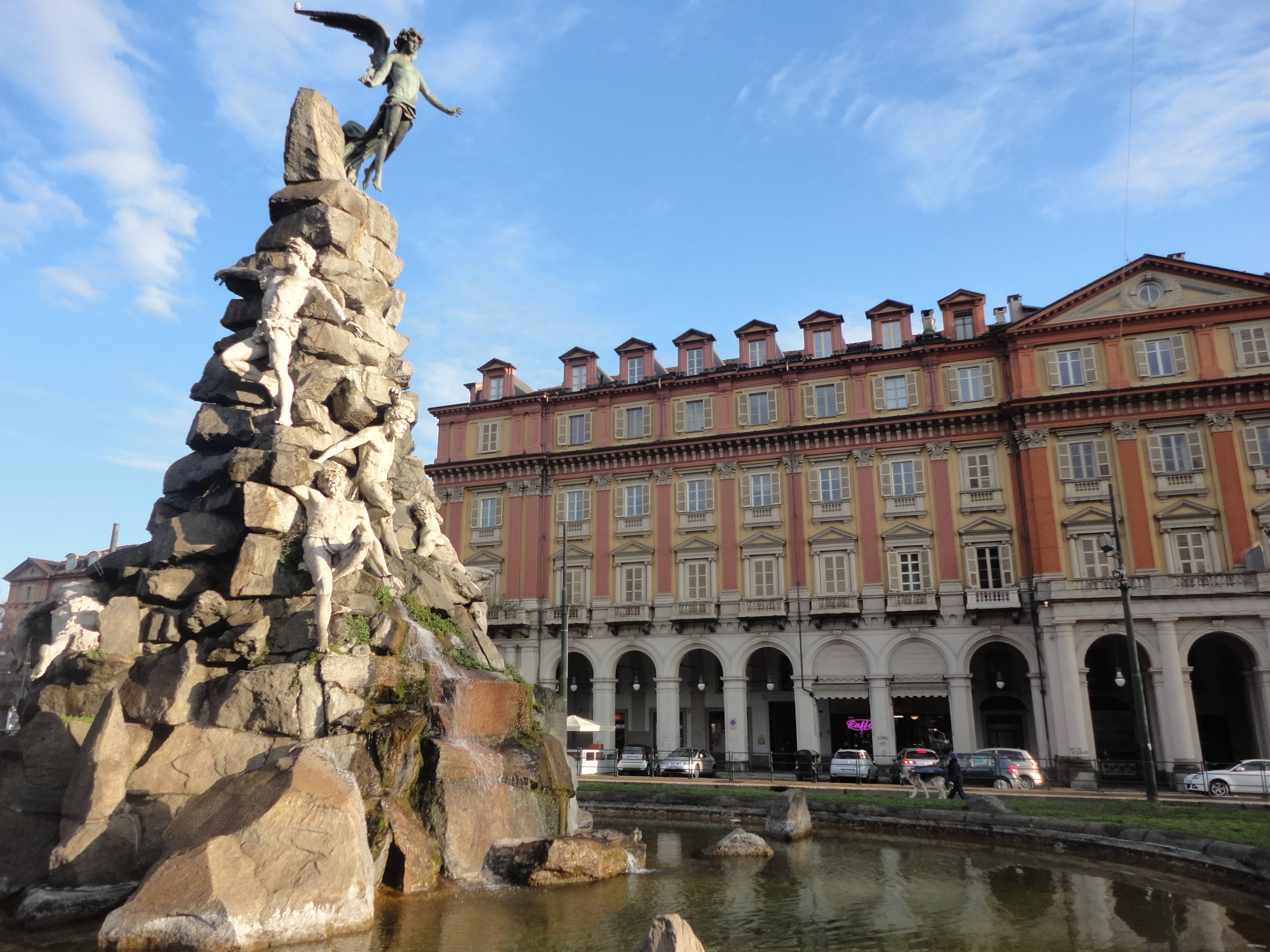 Đài phun nước của làm ăn mòn Ph - Torino | Secret World Trip Planner