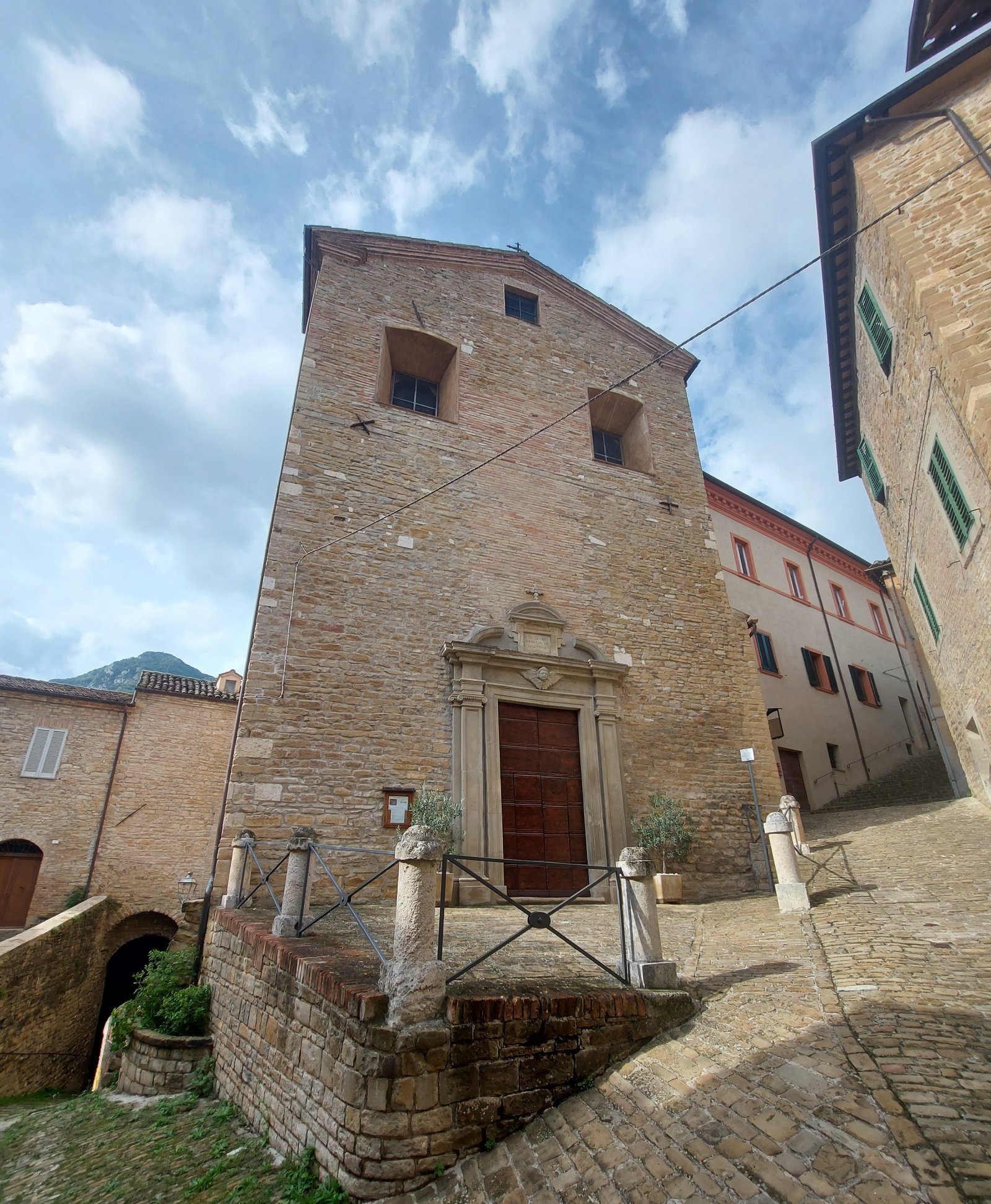Santa Lucia cherkovi - Serra San Quirico | Secret World Trip Planner