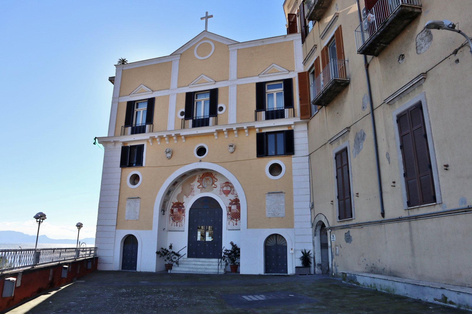 ຕົ້/ສາດສະໜາຈັກຂອງເປັ Parto - Napoli | Secret World Trip Planner
