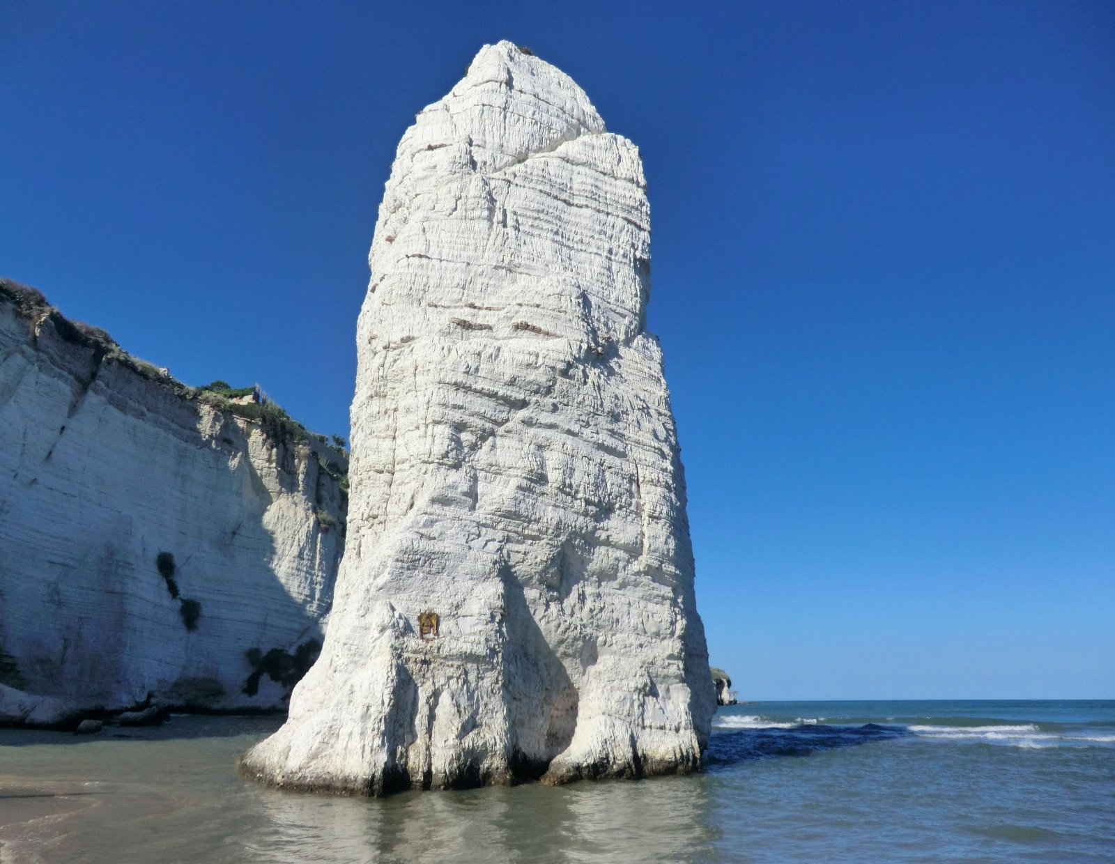 Pizzomunno, las pilas de Vieste - Pizzomunno | Secret World Trip Planner