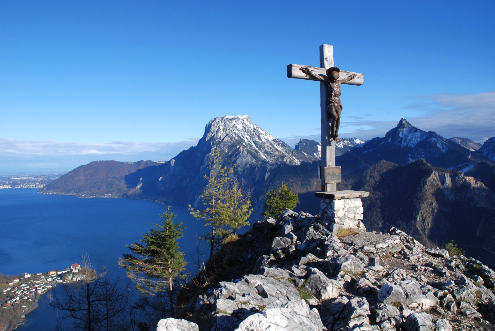 Piedra solar pequeña - Traunkirchen | Secret World Trip Planner