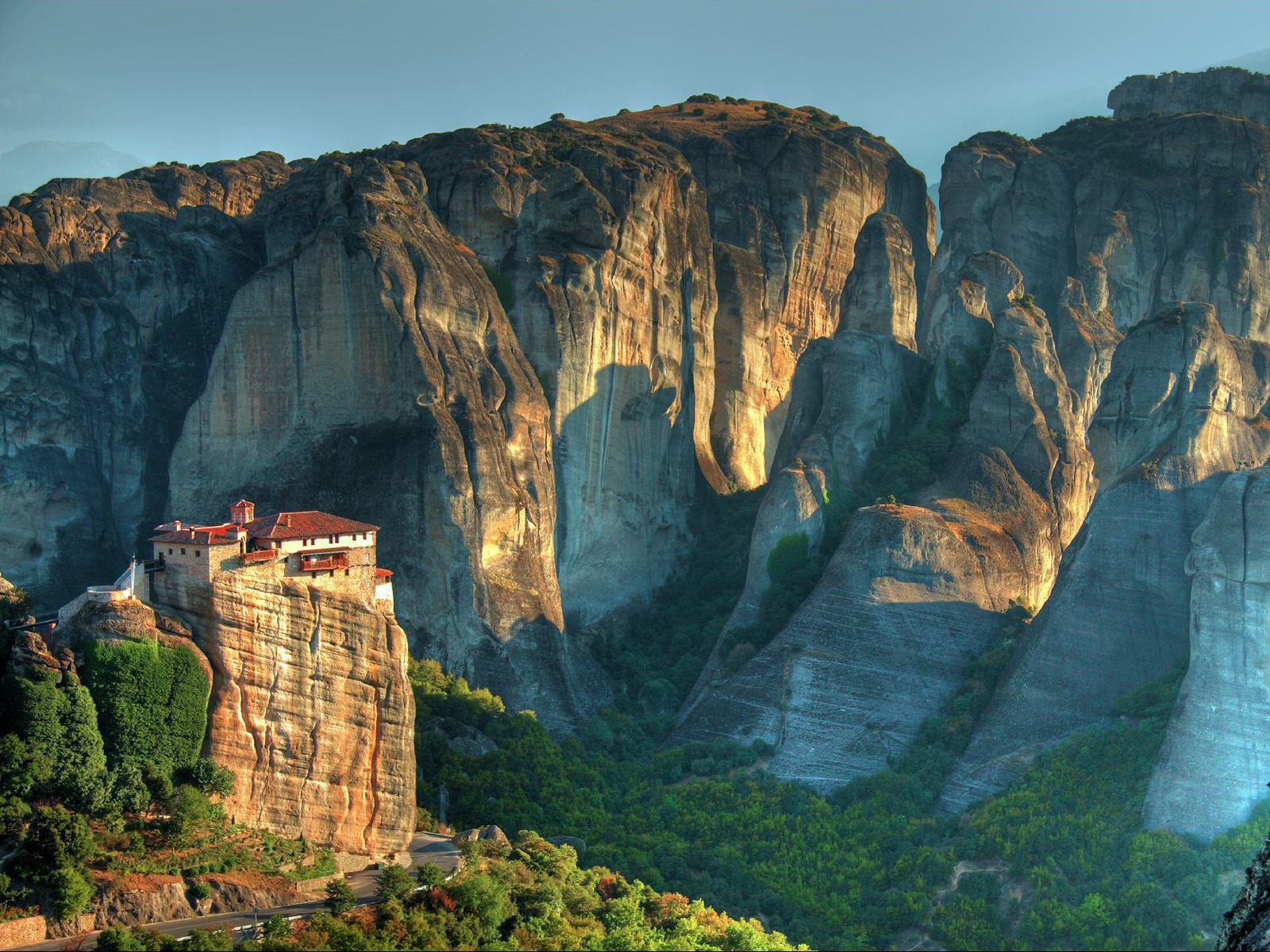 यहाँको सिस्टम वातावरण देख्दा - Kalambaka | Secret World Trip Planner