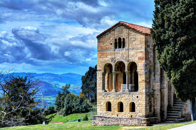 Santa Maria del Naranco ဘုရားကျောင်း - Oviedo | Secret World Trip Planner