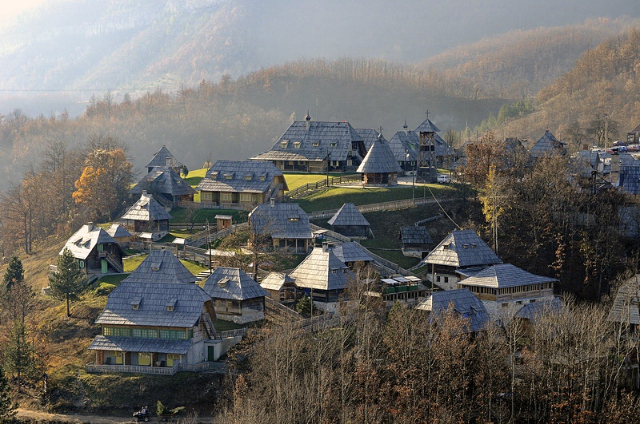 Villaggio costiero: il villaggio di Emir Kusturica - Mokra Gora | Secret World Trip Planner