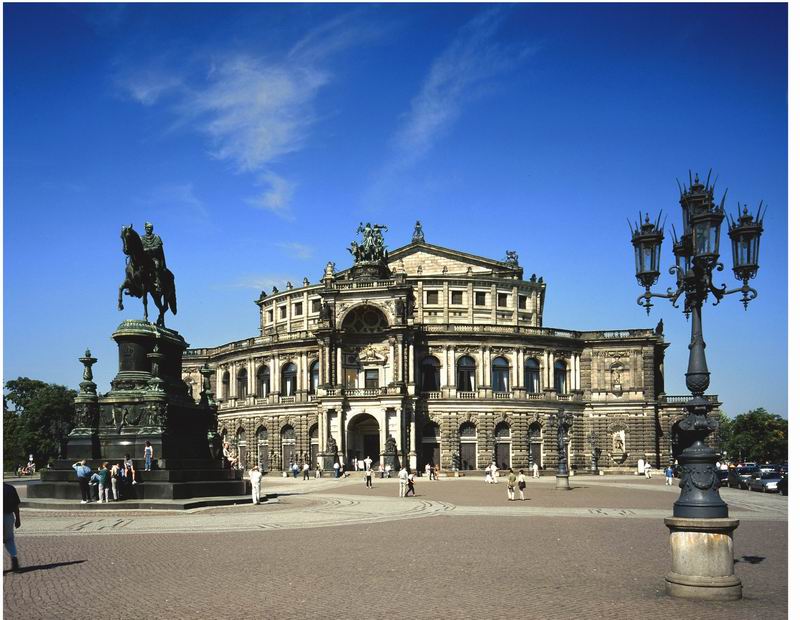 সেম্পার অপেরা হাউস - Dresden | Secret World Trip Planner