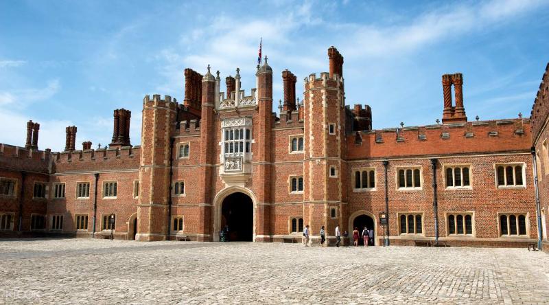 Istana Hampton Court - Molesey | Secret World Trip Planner