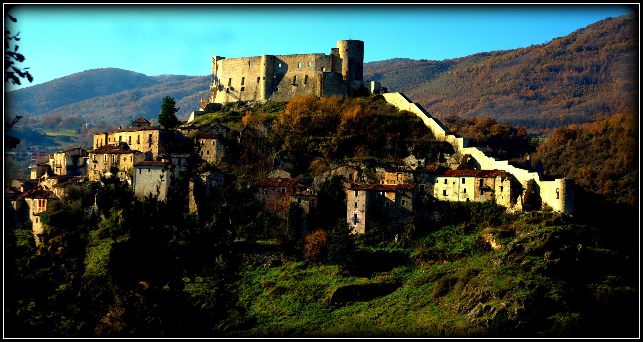 Brienza, ngome na Legend Ya Bianca - Brienza | Secret World Trip Planner