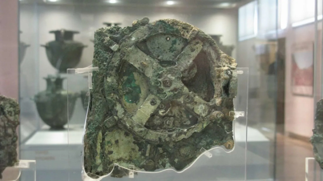Mechanismus Antikythera: Záhada z hlubin stará dva tisíce let - Athina | Secret World Trip Planner