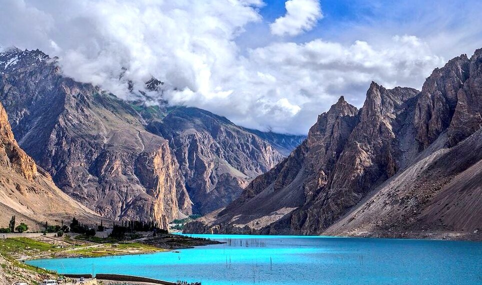 El lago Attabad, anidado entre los picos del Karakoram - Hunza Nagar | Secret World Trip Planner