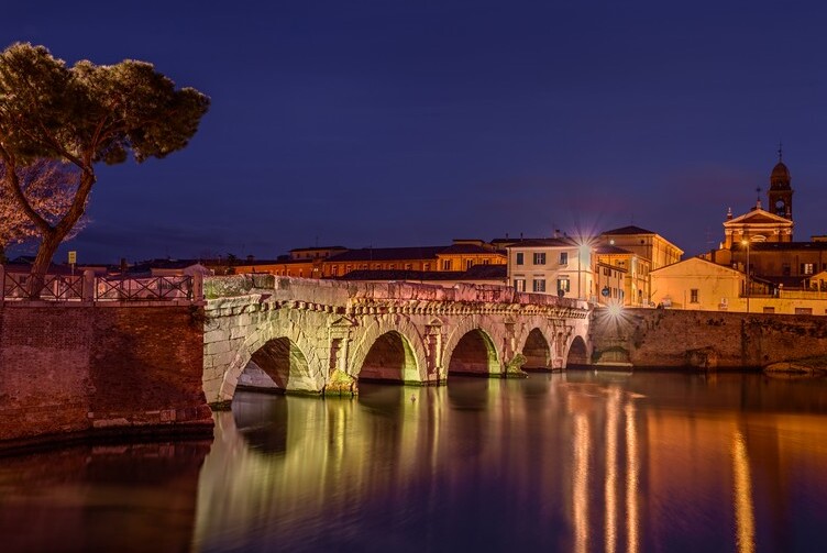 An droichead de Augustus agus Tiberius - Rimini | Secret World Trip Planner