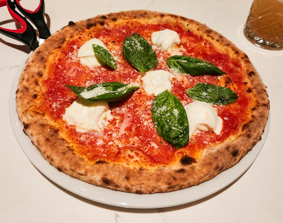 Pizza Bufalina - Pizzeria Concettina ai Tre Santi | Secret World Trip Planner