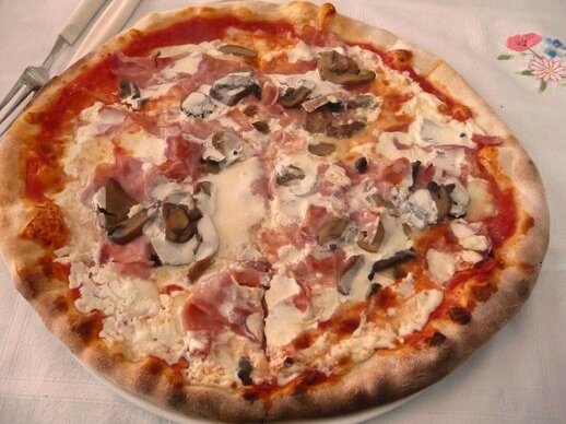 Πίτσα Boscaiola - Crazy Pizza Napoli | Secret World Trip Planner