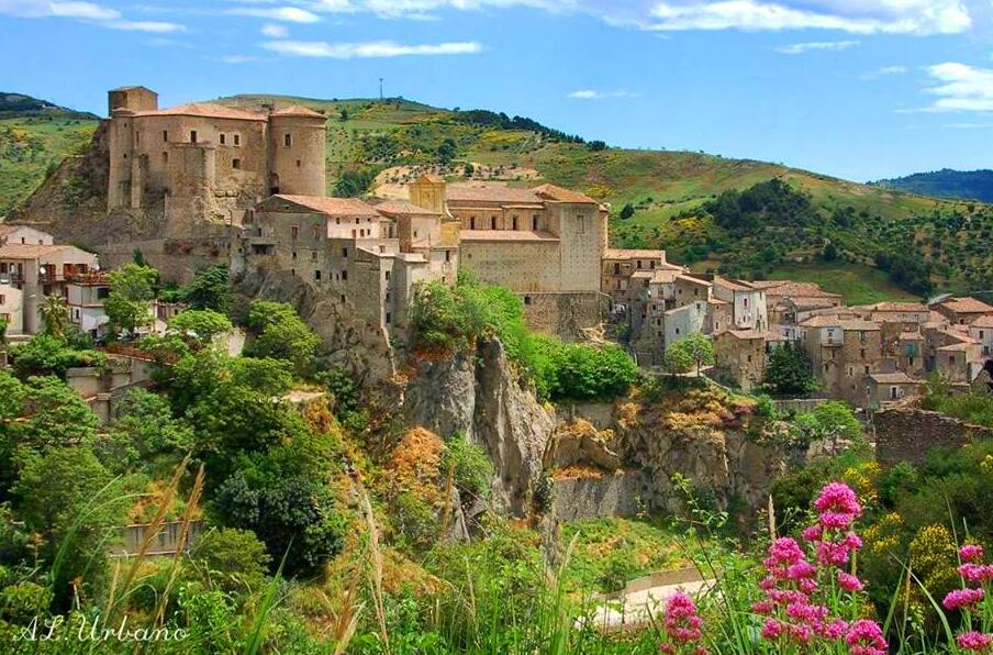 Oriolo, La aldea fortificada - Oriolo | Secret World Trip Planner