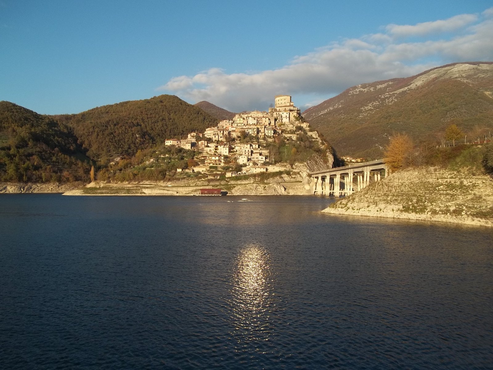 Castel di Tora ed il Lago del Turano - Castel di Tora | Secret World Trip Planner
