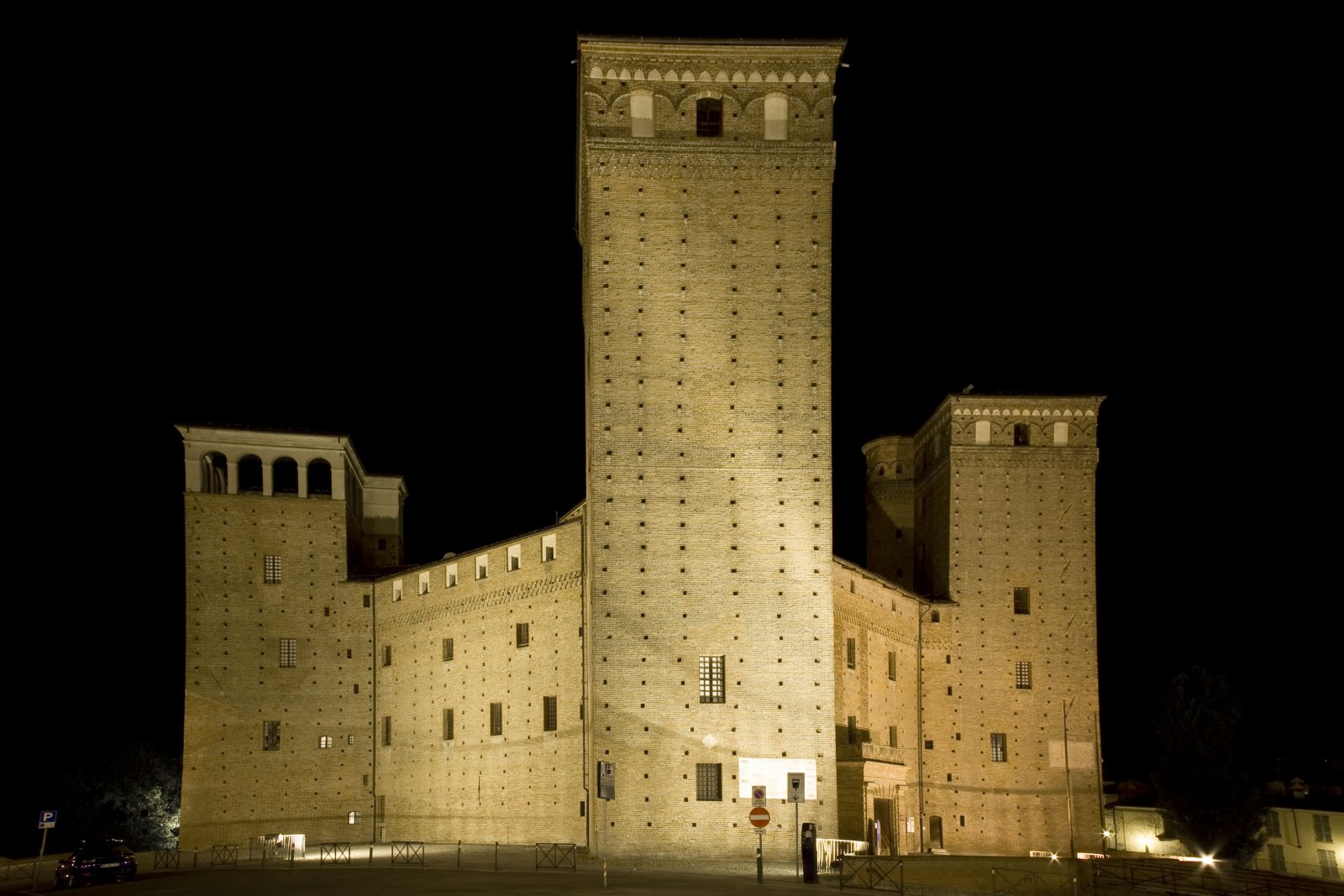 Bèntèng saka Fossano - Fossano | Secret World Trip Planner