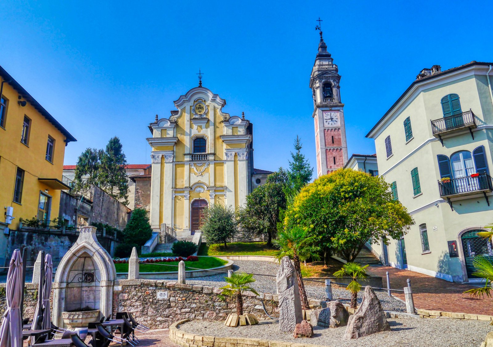 Arona | Chiesa dei Santi Martiri (o di San Graziano) - Arona | Secret World Trip Planner