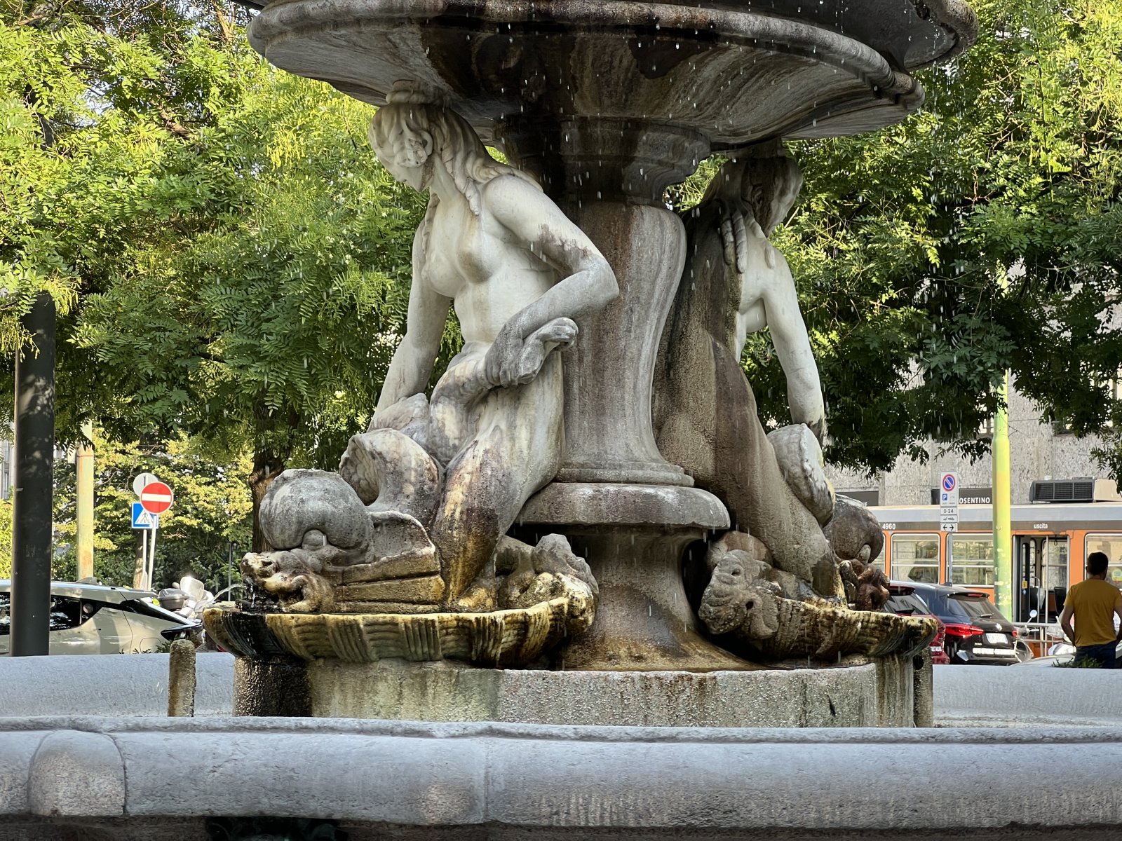 Milaan / Piermarini Fontein - Milano | Secret World Trip Planner