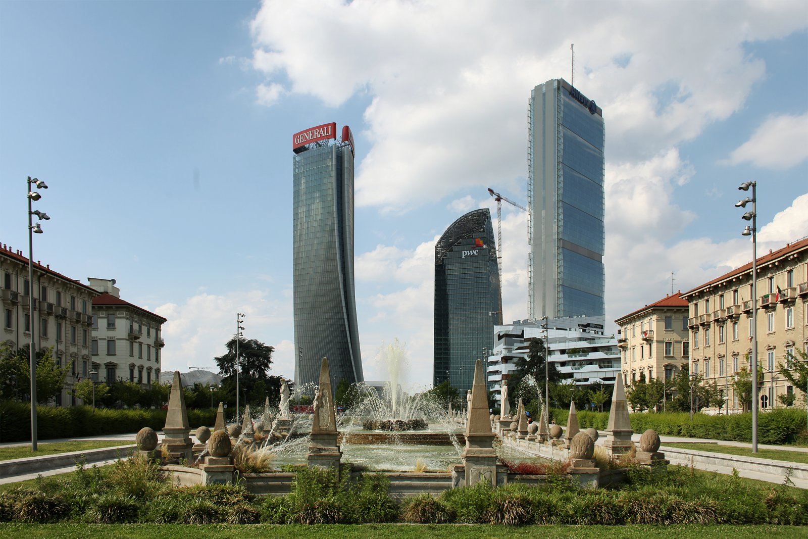 Милан / Фонтан дел Дөрвөнтро Стагони - Milano | Secret World Trip Planner